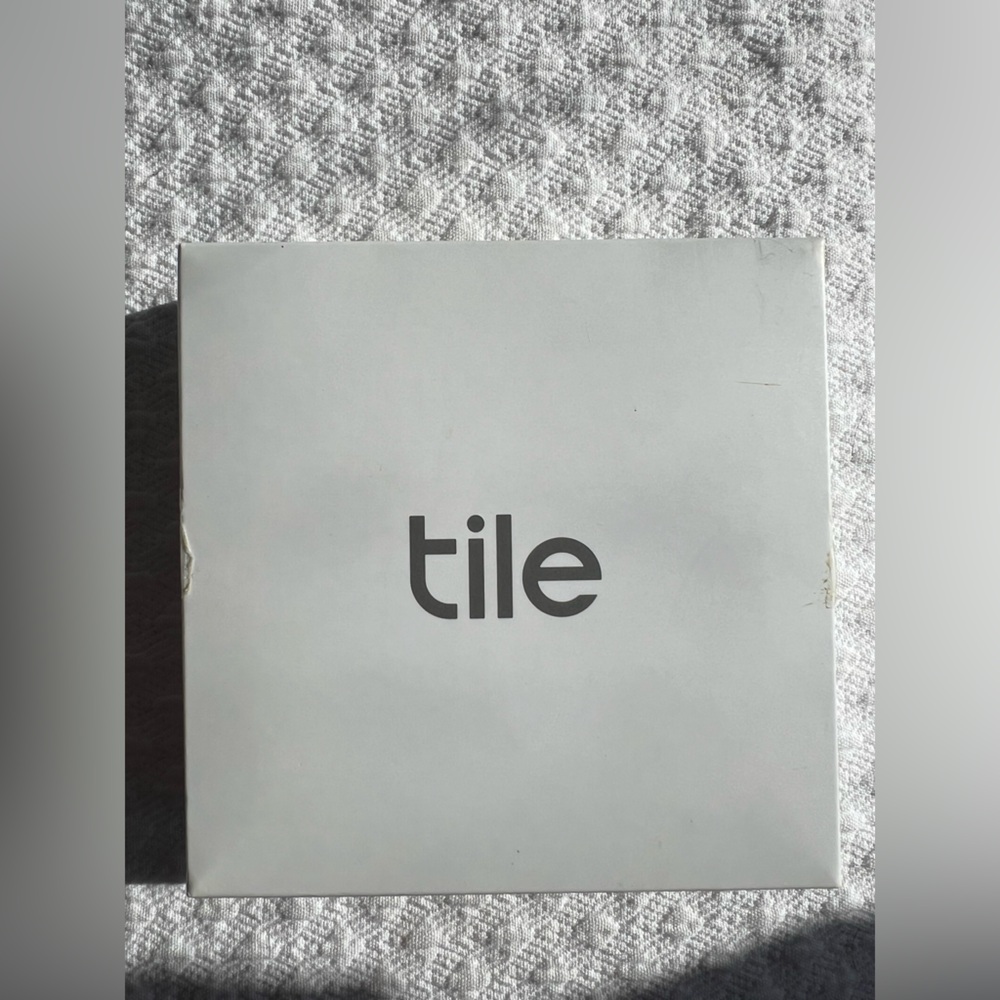 Tile Mate (2020) and Tile Slim (2016) - Combo Pack (1 x Mate, 1 x Slim) Trackers
